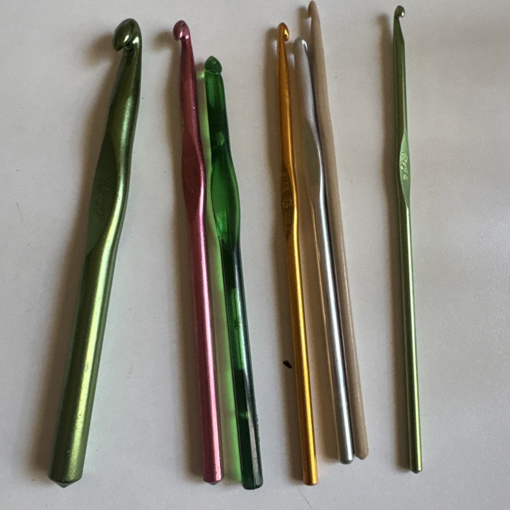 Boye Aluminum Crochet Hooks F, G, J, K, N, 6, &Couple Plastic Made In USA Lot 7